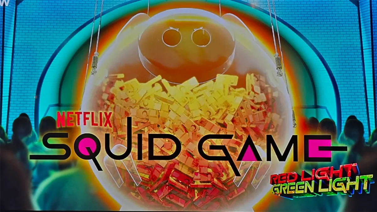 Tampilan visual slot Squid Game: Red Light, Green Light dengan elemen ikonik dari serial aslinya.